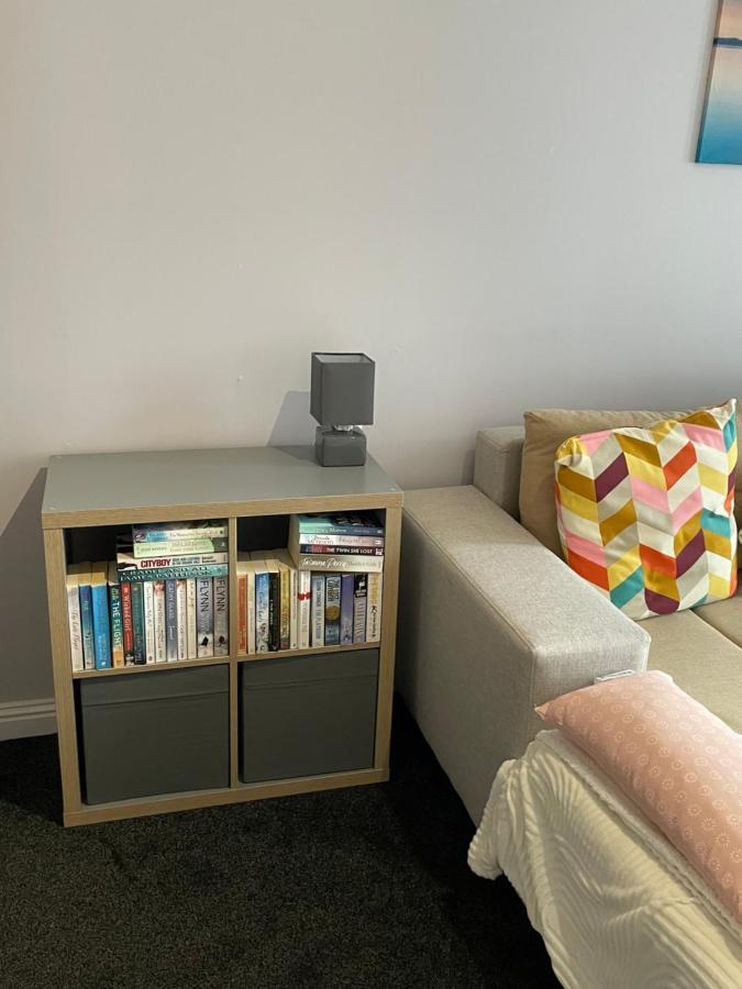 Spacious One Bedroom Flat, Entire Property. Greenock Exterior foto